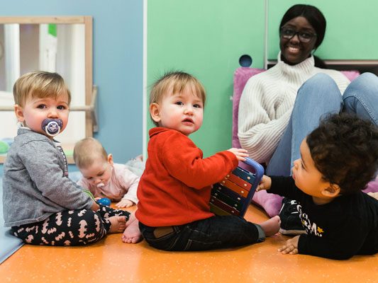 Modes de garde et d’accueil des jeunes enfants handicapés : la DRESS publie une étude sur les familles