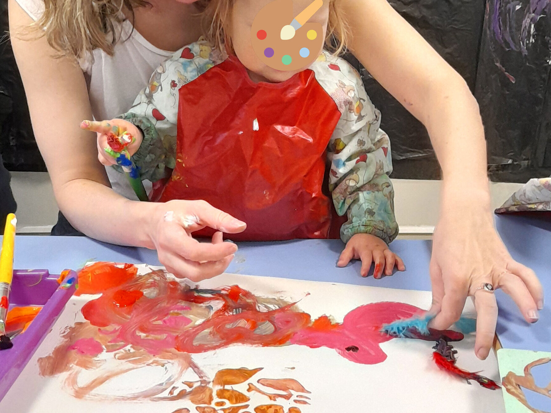 Atelier parents-enfants créatif à la crèche Charlot !