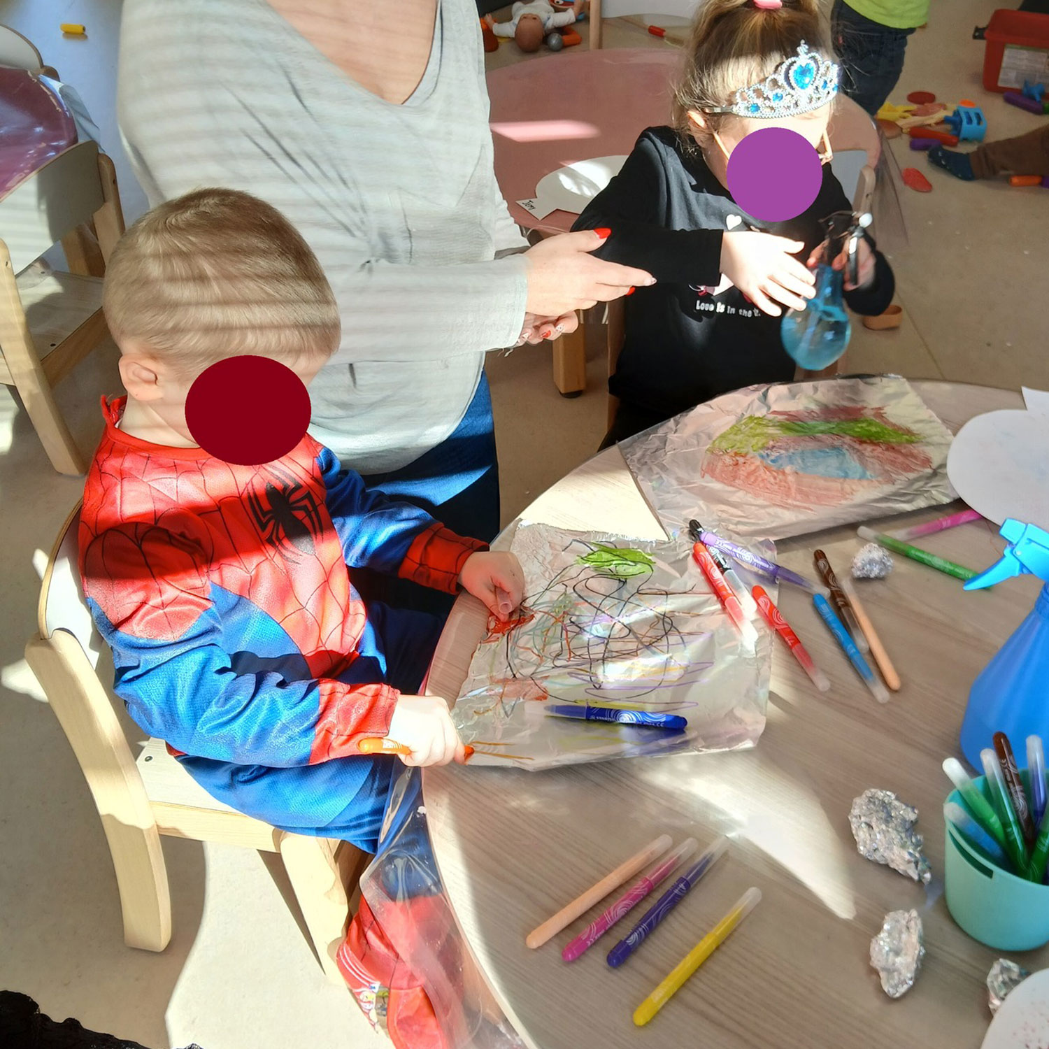 Carnaval des couleurs à la Ronde de la petite enfance - Crescendo