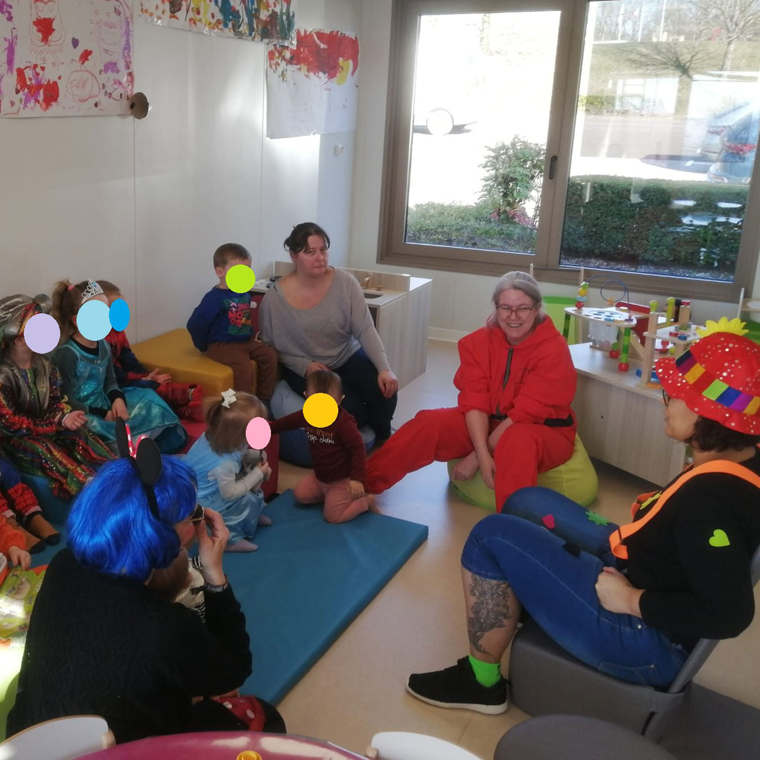 Carnaval des couleurs à la Ronde de la petite enfance - Crescendo
